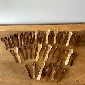 40 small wooden spoons